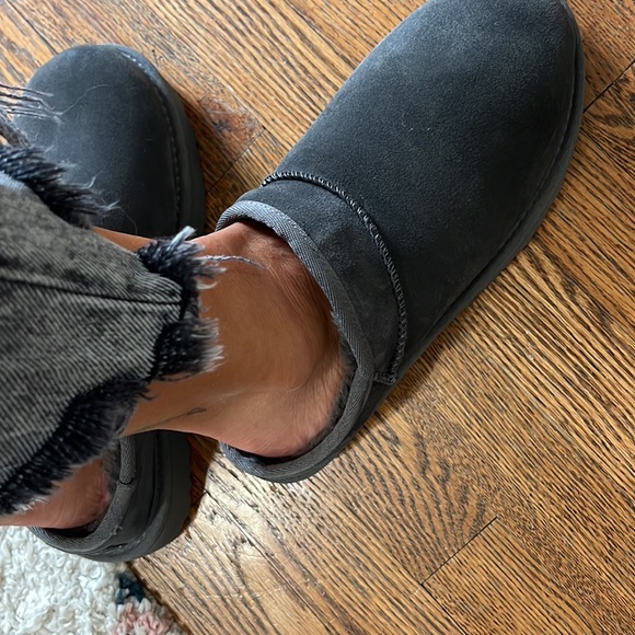 COPY - Ugg classic slippers. Brand new in box. Grey size 8 - Picture 2 of 5